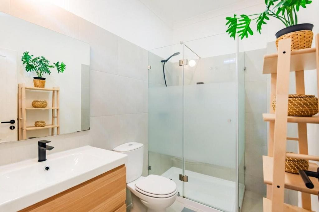 Triple Room with Shared Bathroom room - Image 3