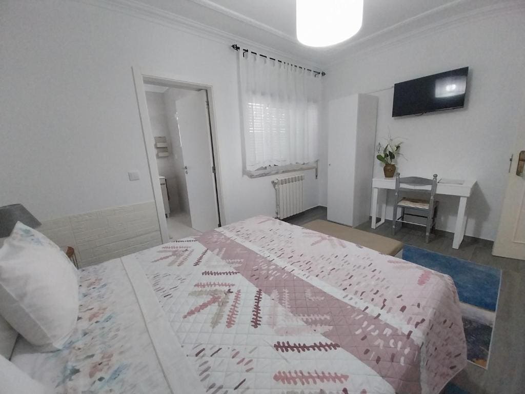 Double Room with Private Bathroom room - Image 3