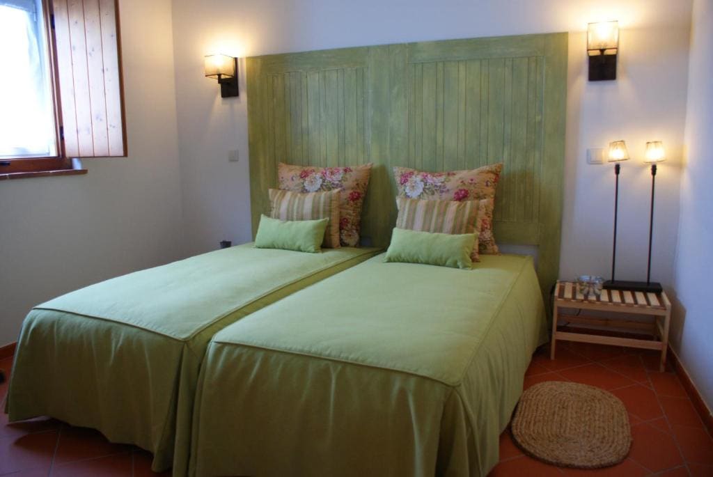 One-Bedroom Apartment room - Image 1