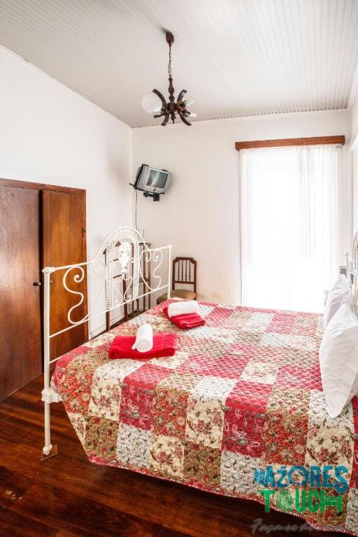 Double Room with Shared Bathroom room - Image 3