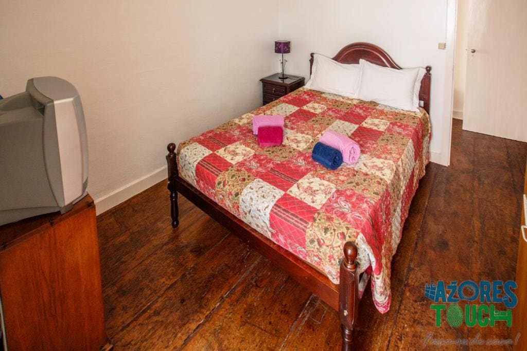 Double Room with Shared Bathroom room - Image 2