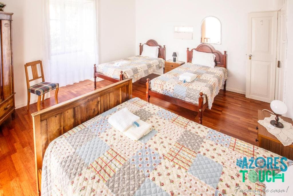 Triple Room with Shared Bathroom room - Image 1