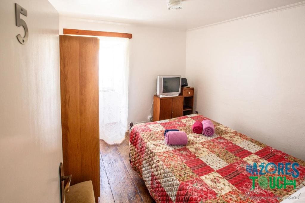 Double Room with Shared Bathroom room - Image 1