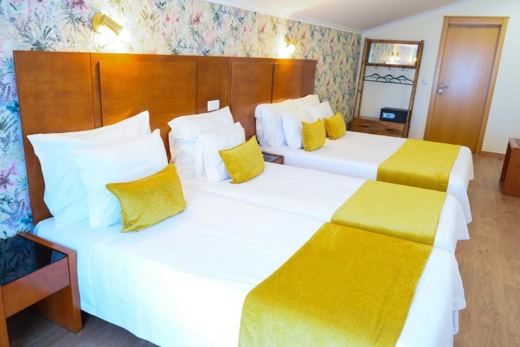 Quadruple Room with Balcony room - Image 3