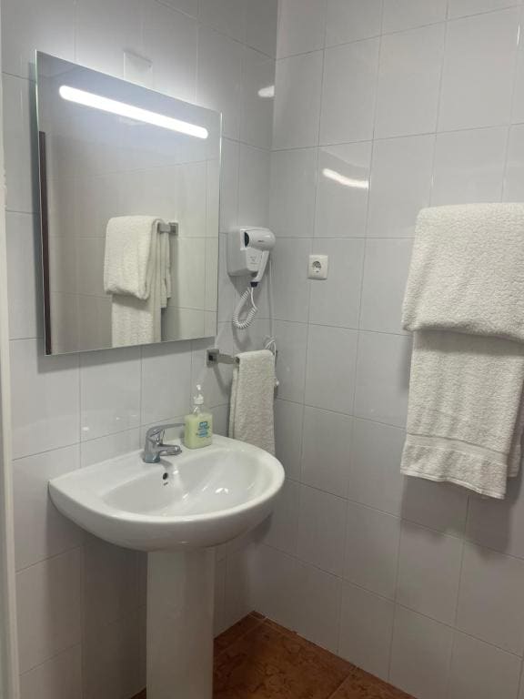 Double or Twin Room room - Image 3