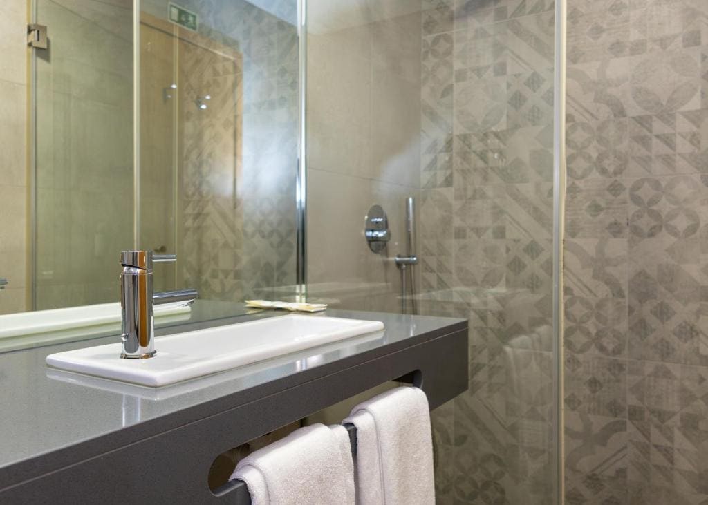 Deluxe Double Room with Castle View room - Image 2