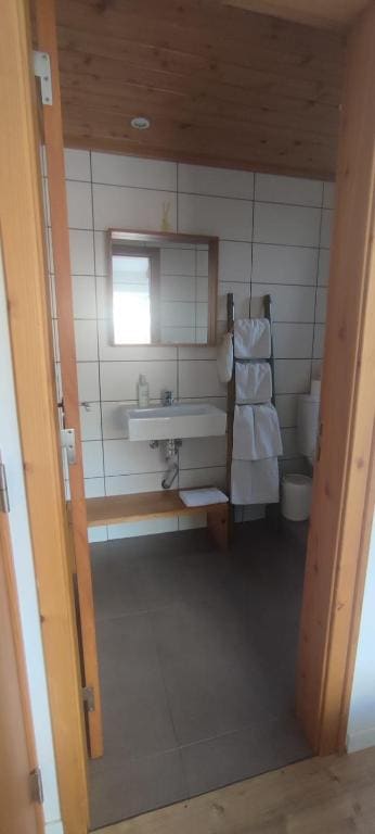 Double or Twin Room with Partial Sea View room - Image 2