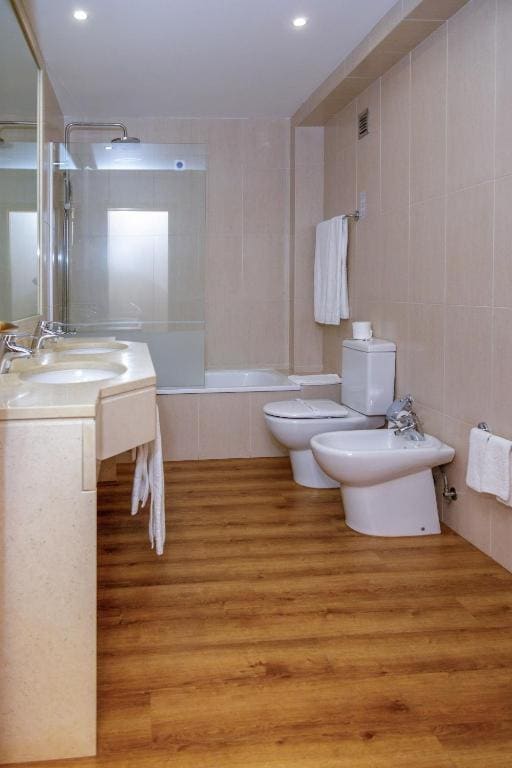 Family Room room - Image 3