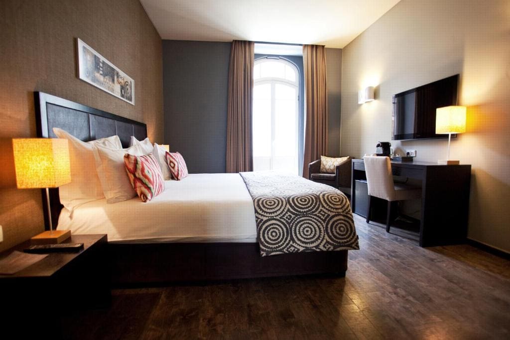 Superior Double or Twin Room with Street View room - Image 2