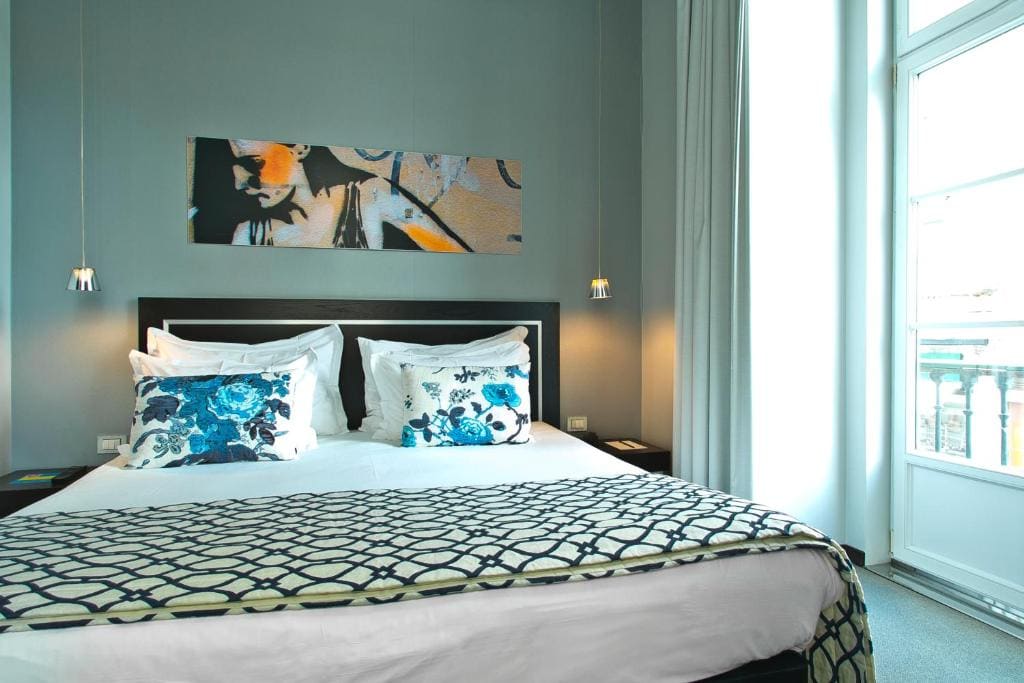 Standard Double or Twin Room with Street View room - Image 3