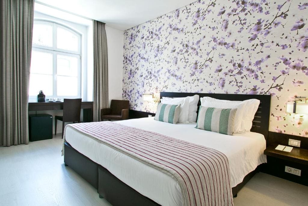 Standard Double or Twin Room with Street View room - Image 2