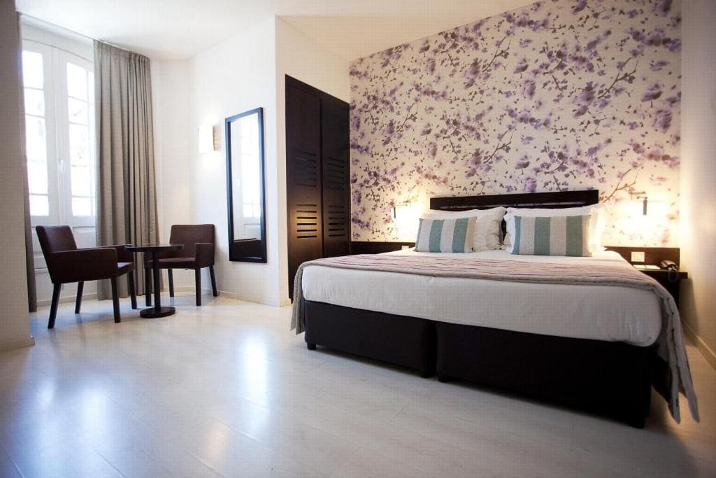 Superior Double or Twin Room with Street View room - Image 3