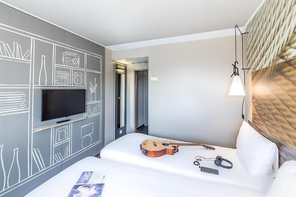 Standard Twin Room room - Image 3