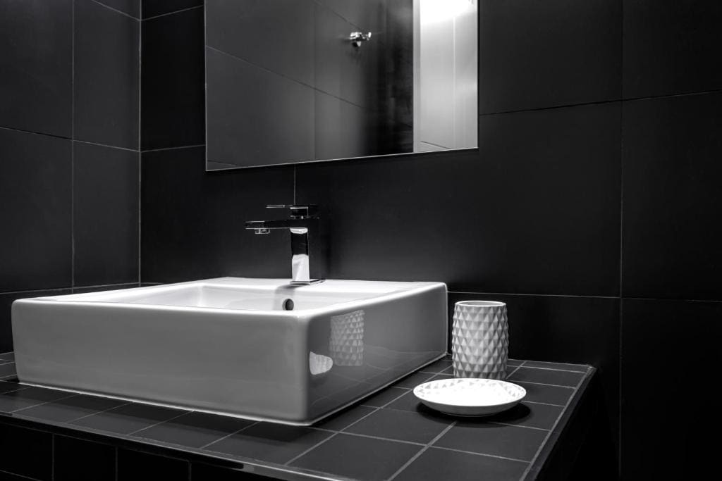 Single Room with Private Bathroom room - Image 1
