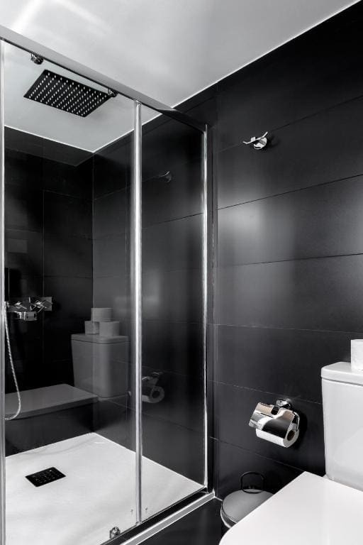 Single Room with Private Bathroom room - Image 2