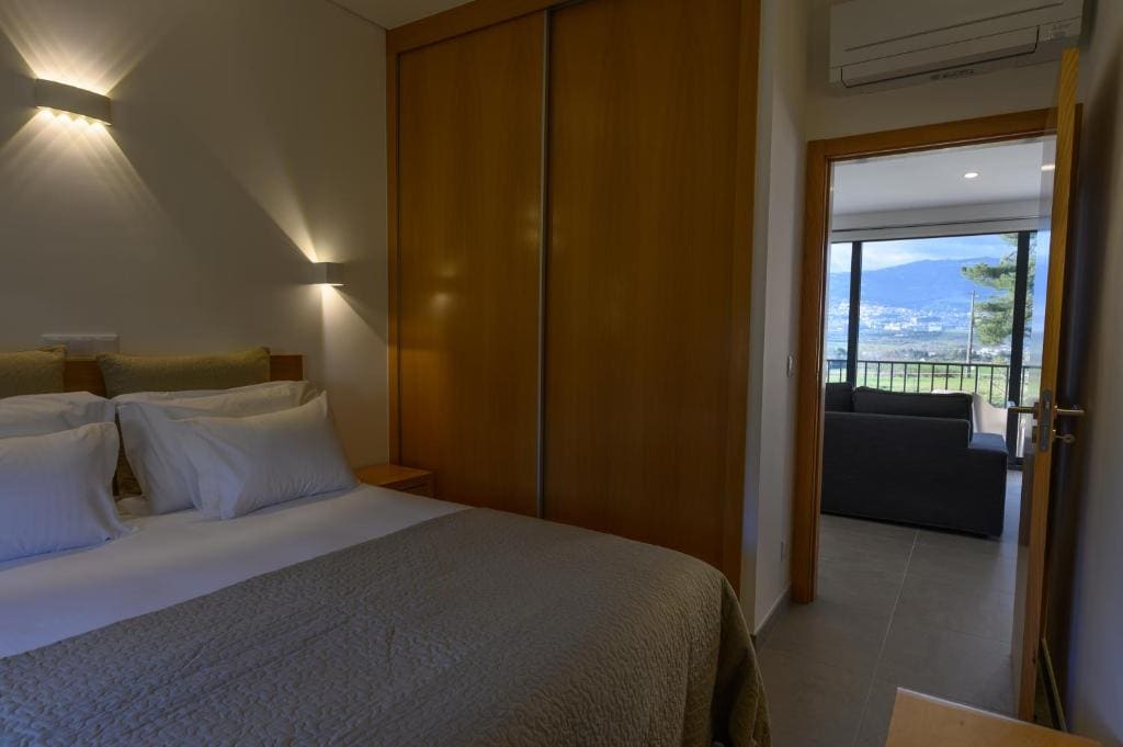 One-Bedroom House room - Image 3