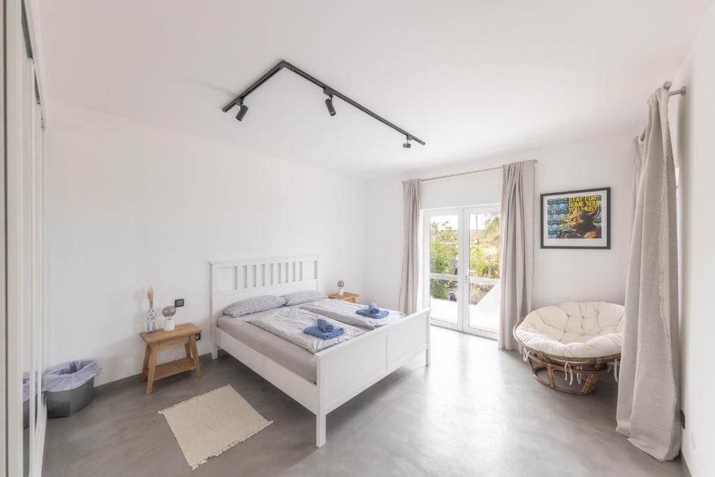 Double Room with Balcony room - Image 1