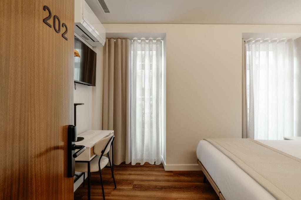 Double Room with Balcony room - Image 1