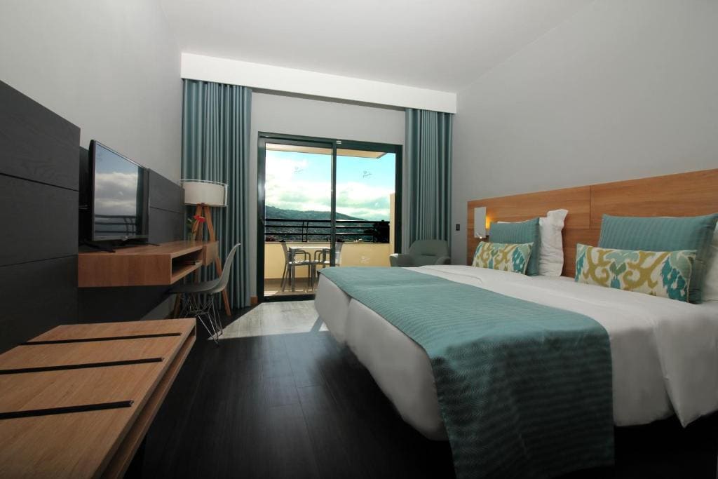 Superior Double or Twin Room with Sea View room - Image 2