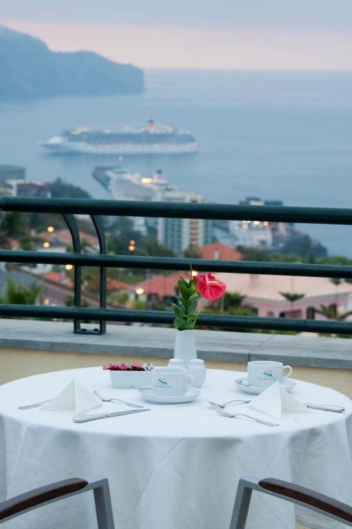 Double or Twin Room with Sea View room - Image 2