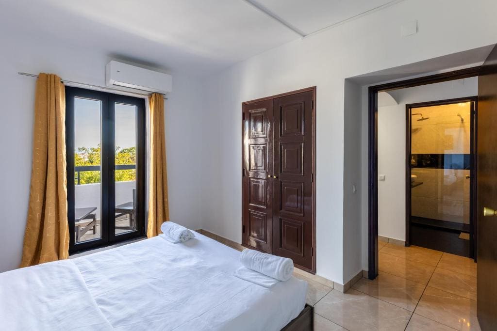 Family Suite with Balcony room - Image 2