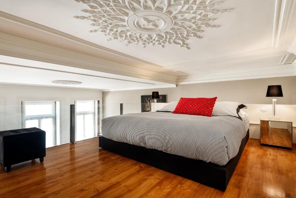 Deluxe Queen Suite room - Image 1