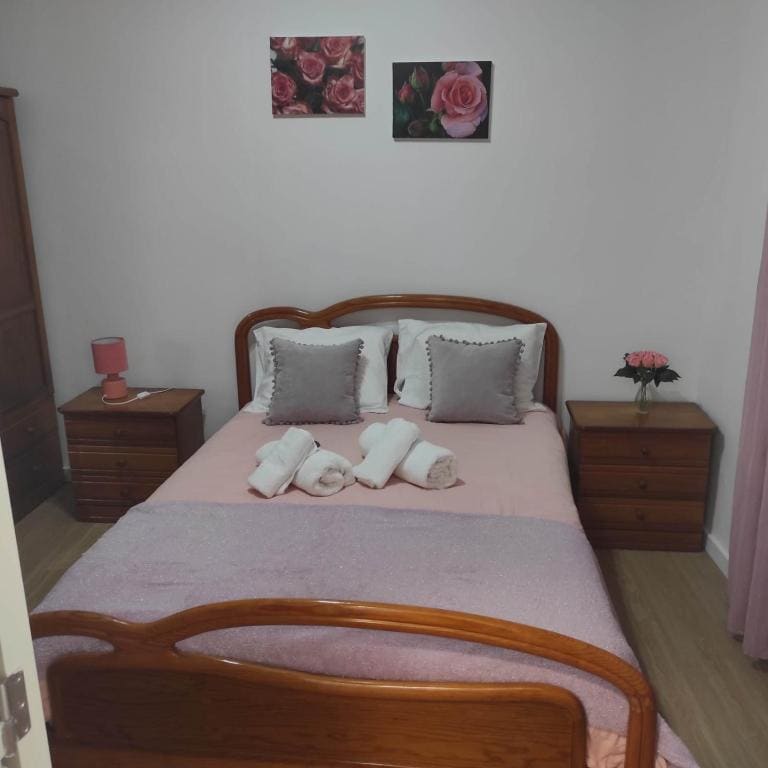Double Room with Shared Bathroom room - Image 2