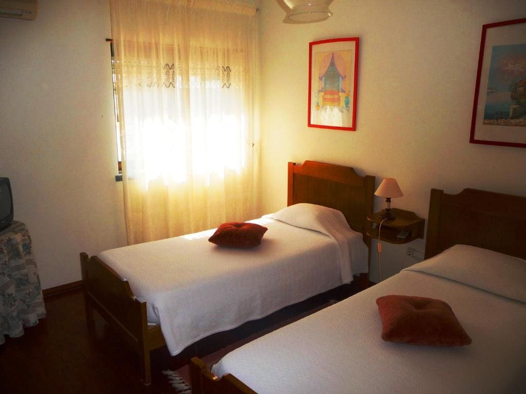 Twin Room room - Image 2