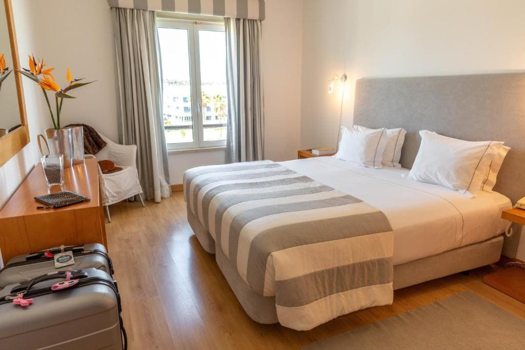 Superior Studio with Pool or Marina View room - Image 2