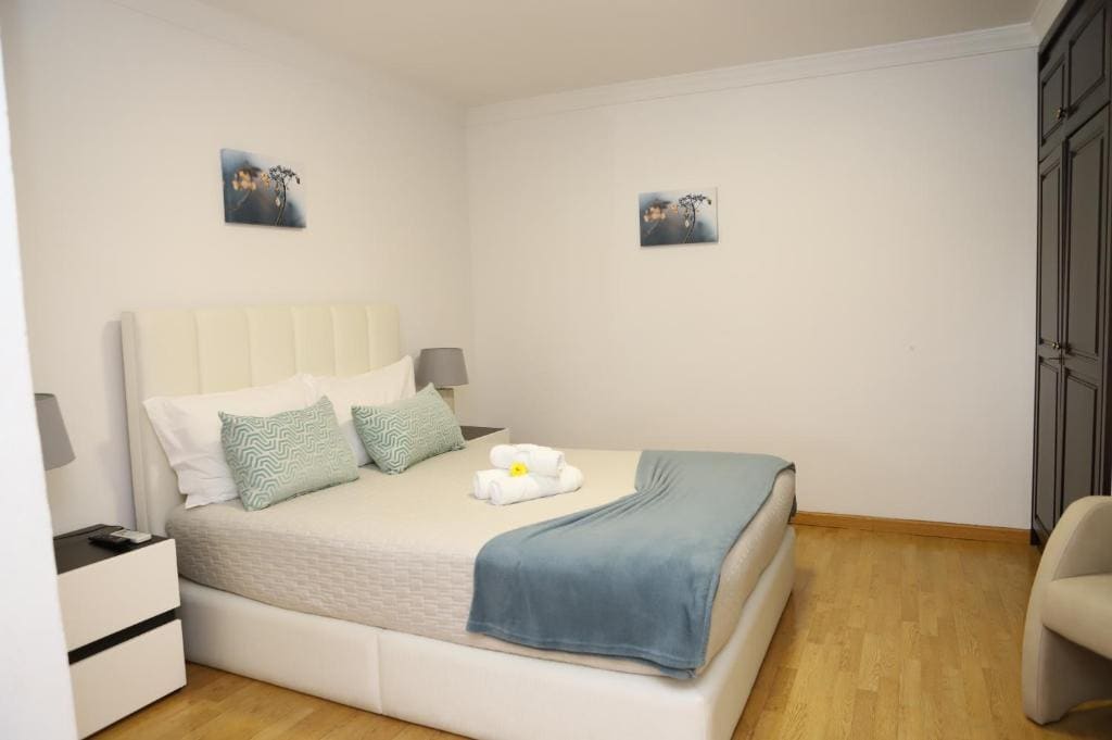Deluxe Double Room with Balcony room - Image 2
