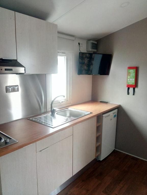 Mobile Home room - Image 2