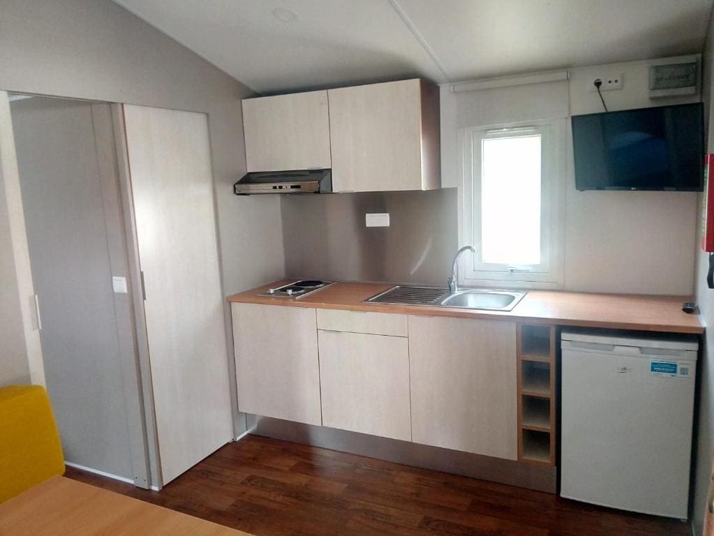 Mobile Home room - Image 1