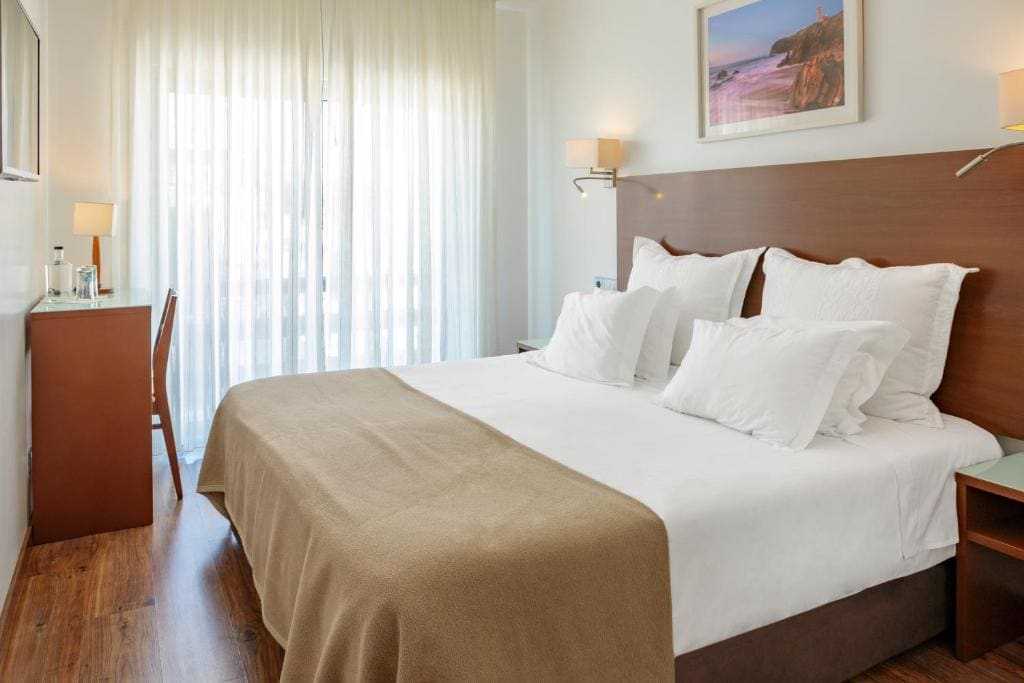 Standard Double or Twin Room room - Image 2