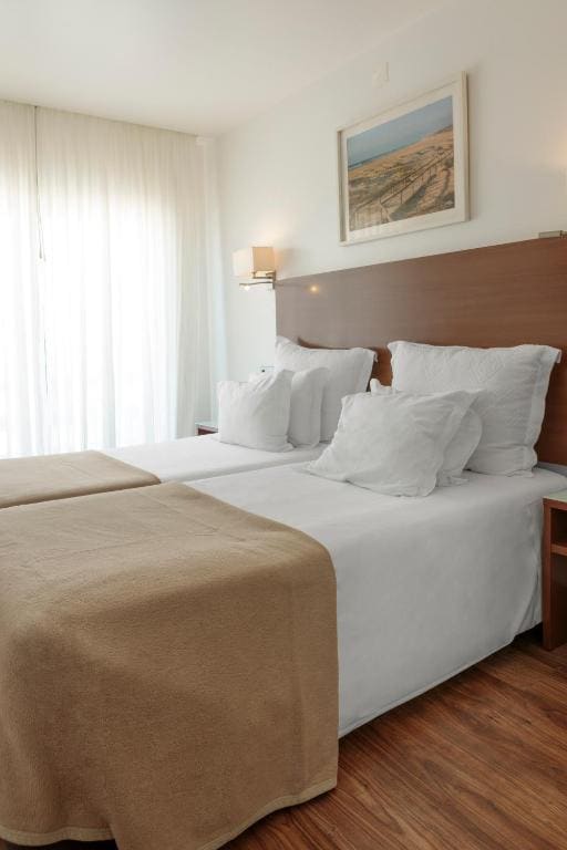 Standard Double or Twin Room room - Image 3