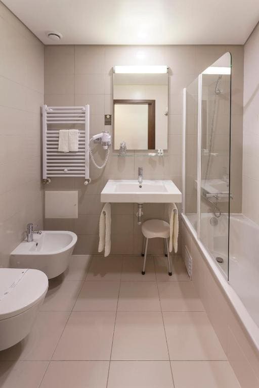 Superior Double or Twin Room room - Image 2