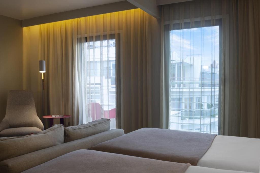 Suite with Terrace and View - Extra Bed (2 Adults + 1 Child) room - Image 3