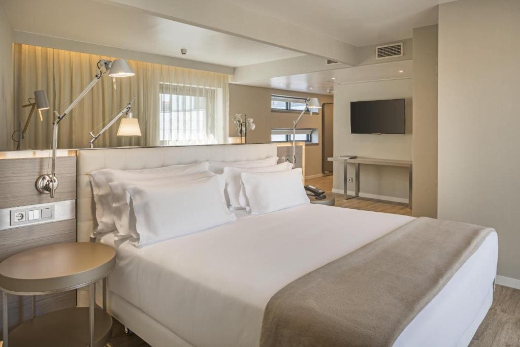 Suite with Terrace and Extra Bed room - Image 1