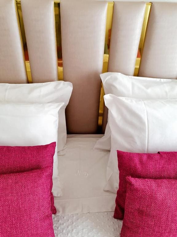 Double Room with Balcony room - Image 2