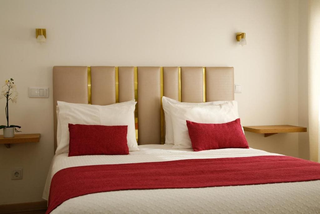 Double Room with Balcony room - Image 3