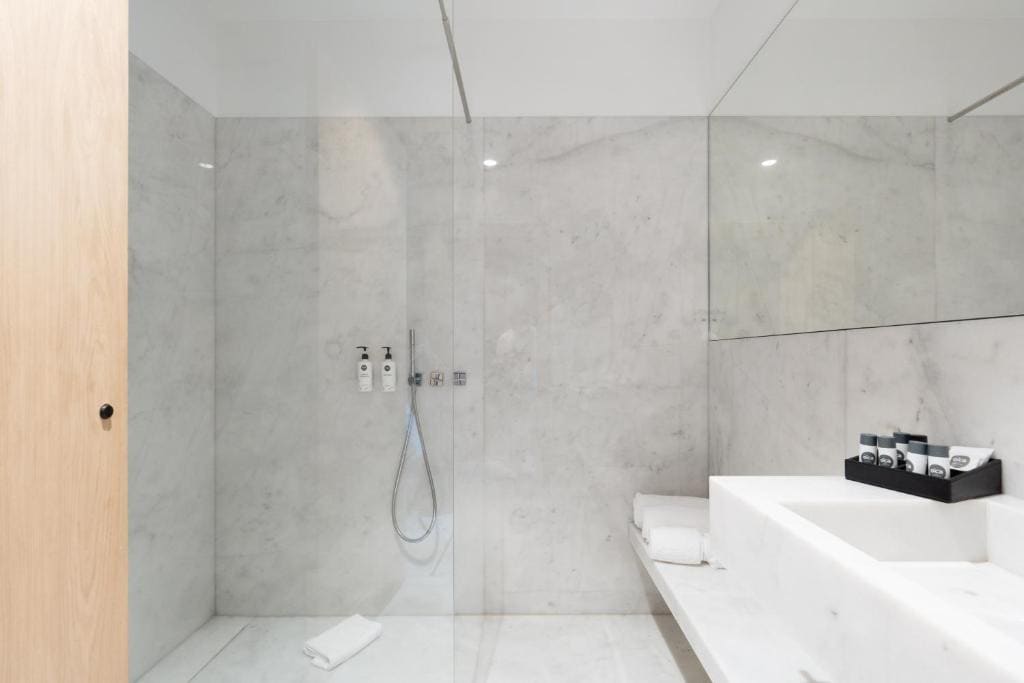 Double or Twin Room with Balcony room - Image 2