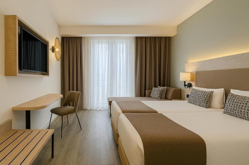 Superior Triple Room room - Image 1