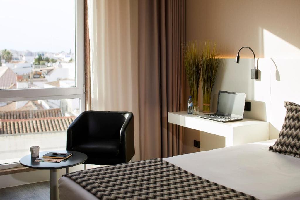 Superior Double or Twin Room room - Image 3