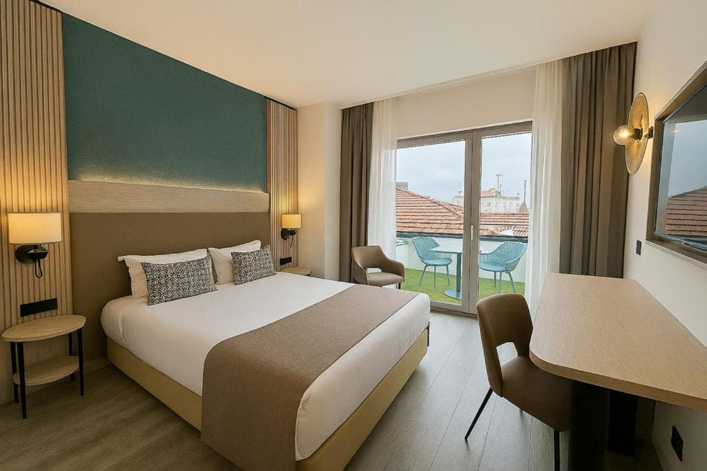 Double Room with Balcony room - Image 2