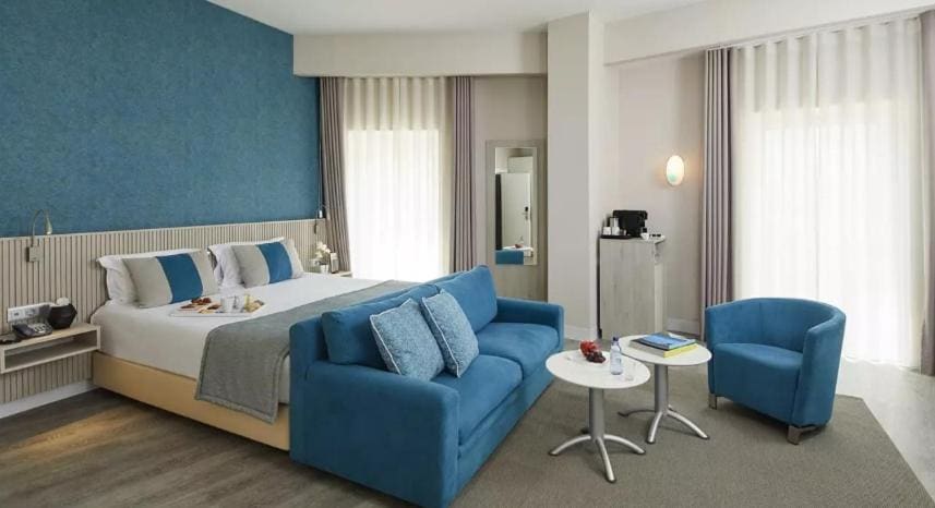 Deluxe Queen Room room - Image 1