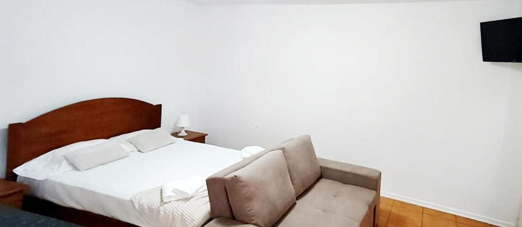 Deluxe Family Room room - Image 2