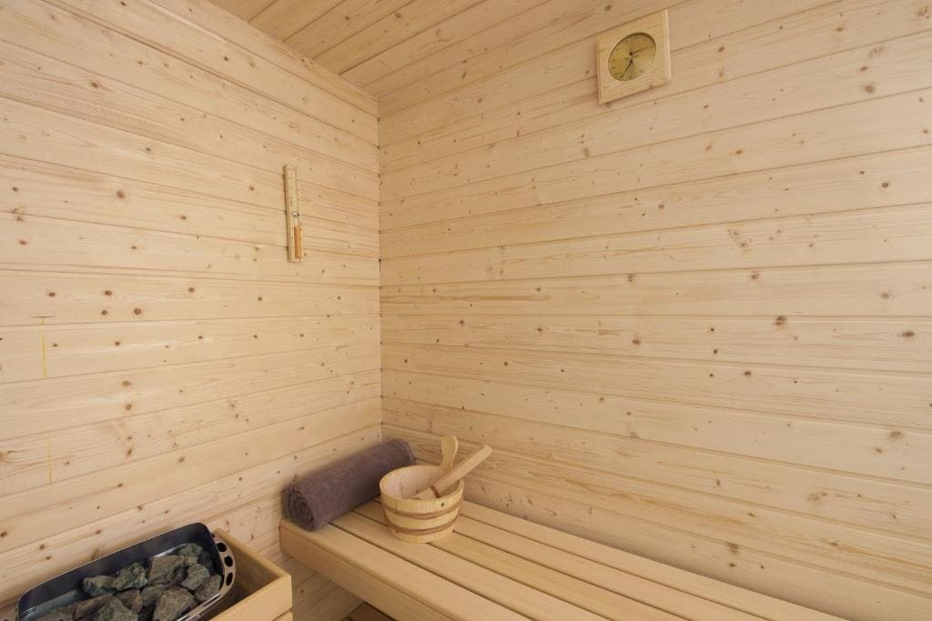Family Room with Balcony room - Image 3