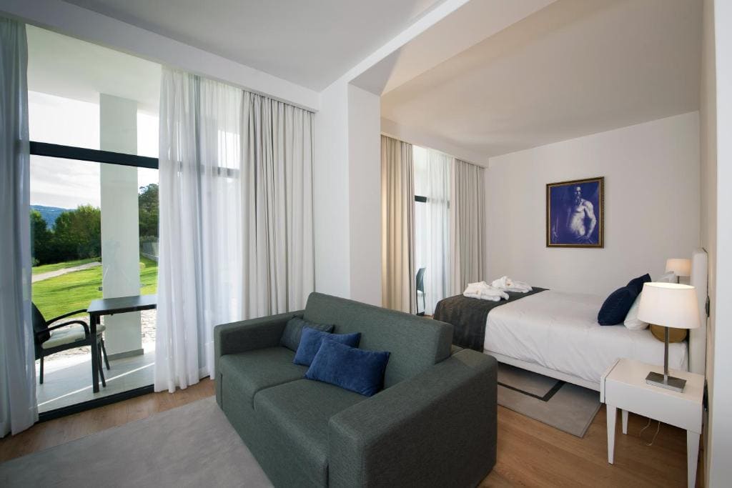 King Studio with Sofa Bed room - Image 2