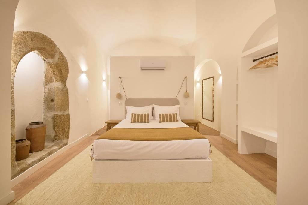 Studio with Pool View room - Image 1