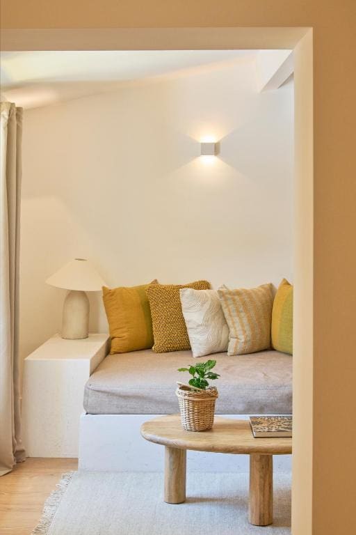 Classic Apartment room - Image 3