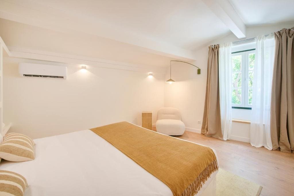 Classic Apartment room - Image 2